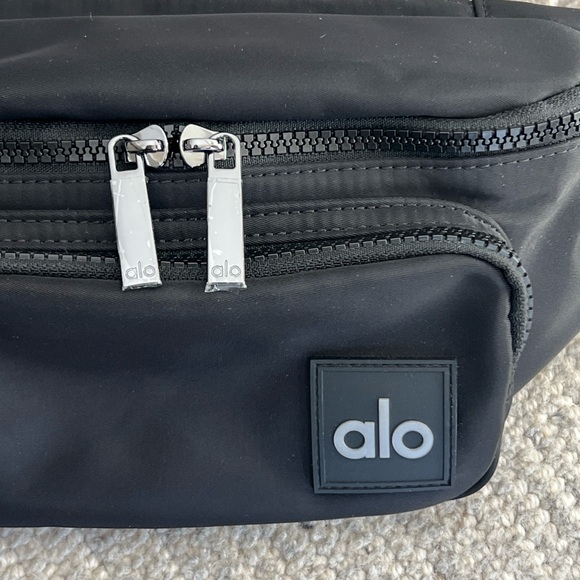 Alo Yoga Explorer fanny pack - Picture 4 of 10